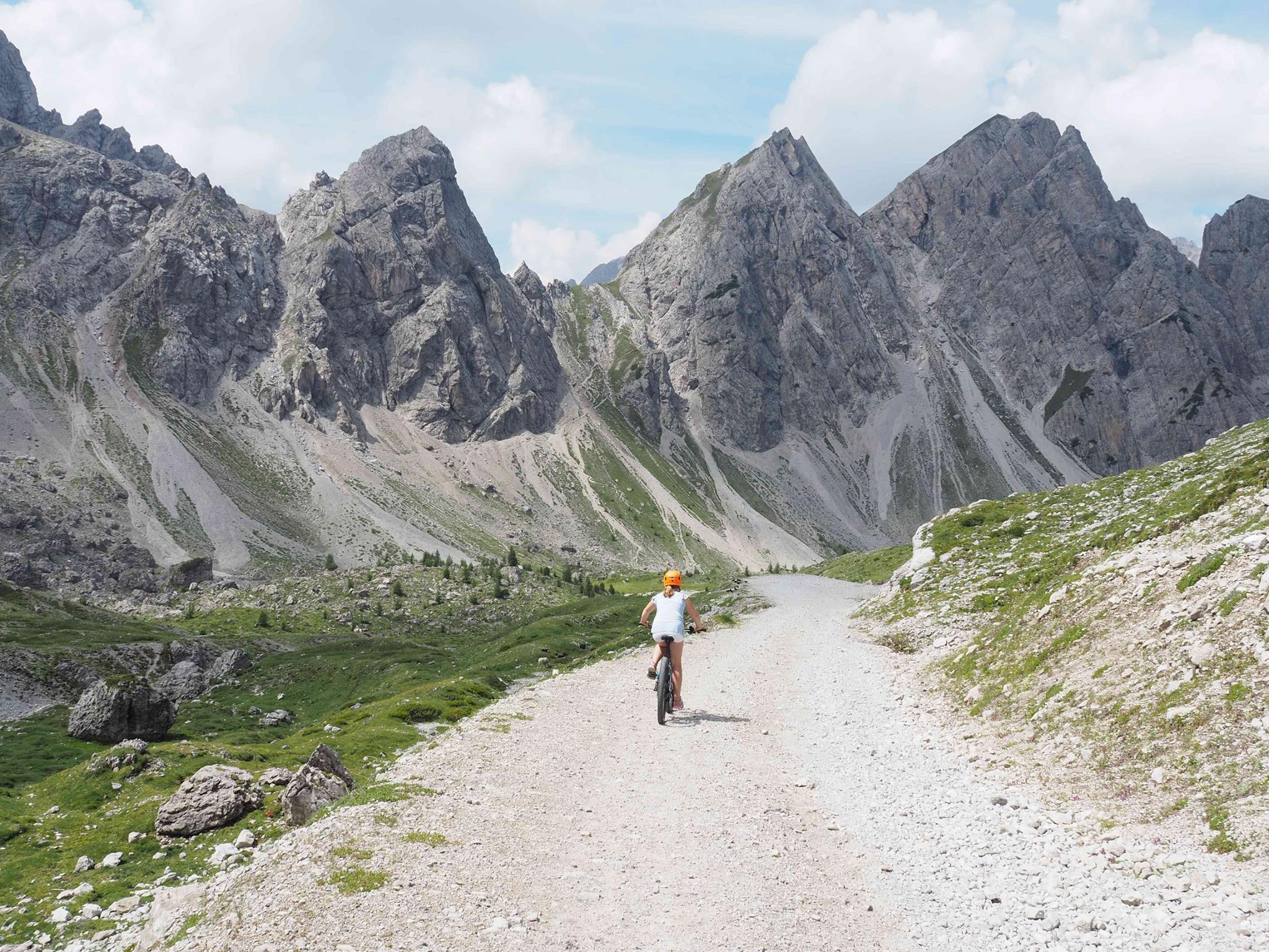 Khách sạn Dolomitenhütte