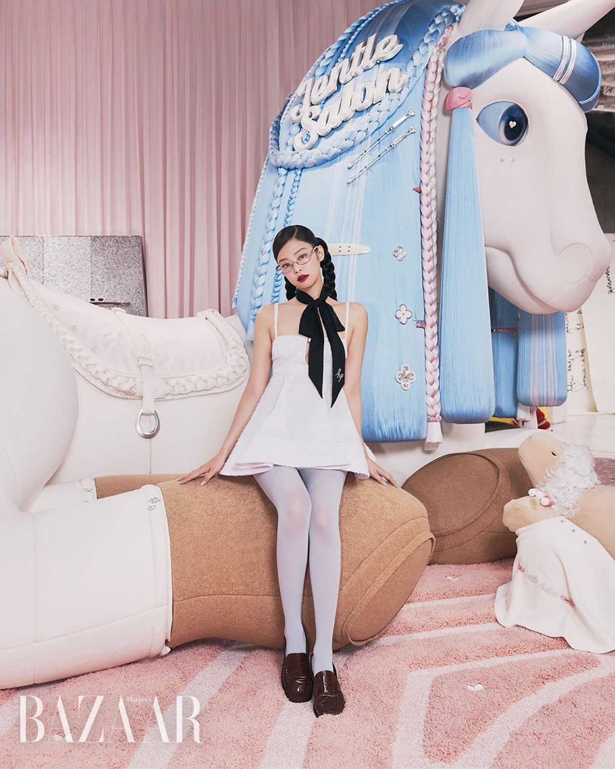 Jennie (BLACKPINK) quyến rũ với phong cách Office Siren
