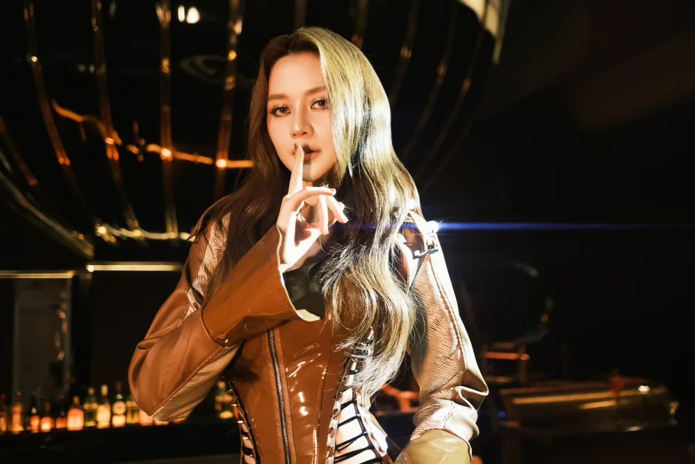 Thiều Bảo Trang comeback cùng 4 nghệ sĩ Vpop