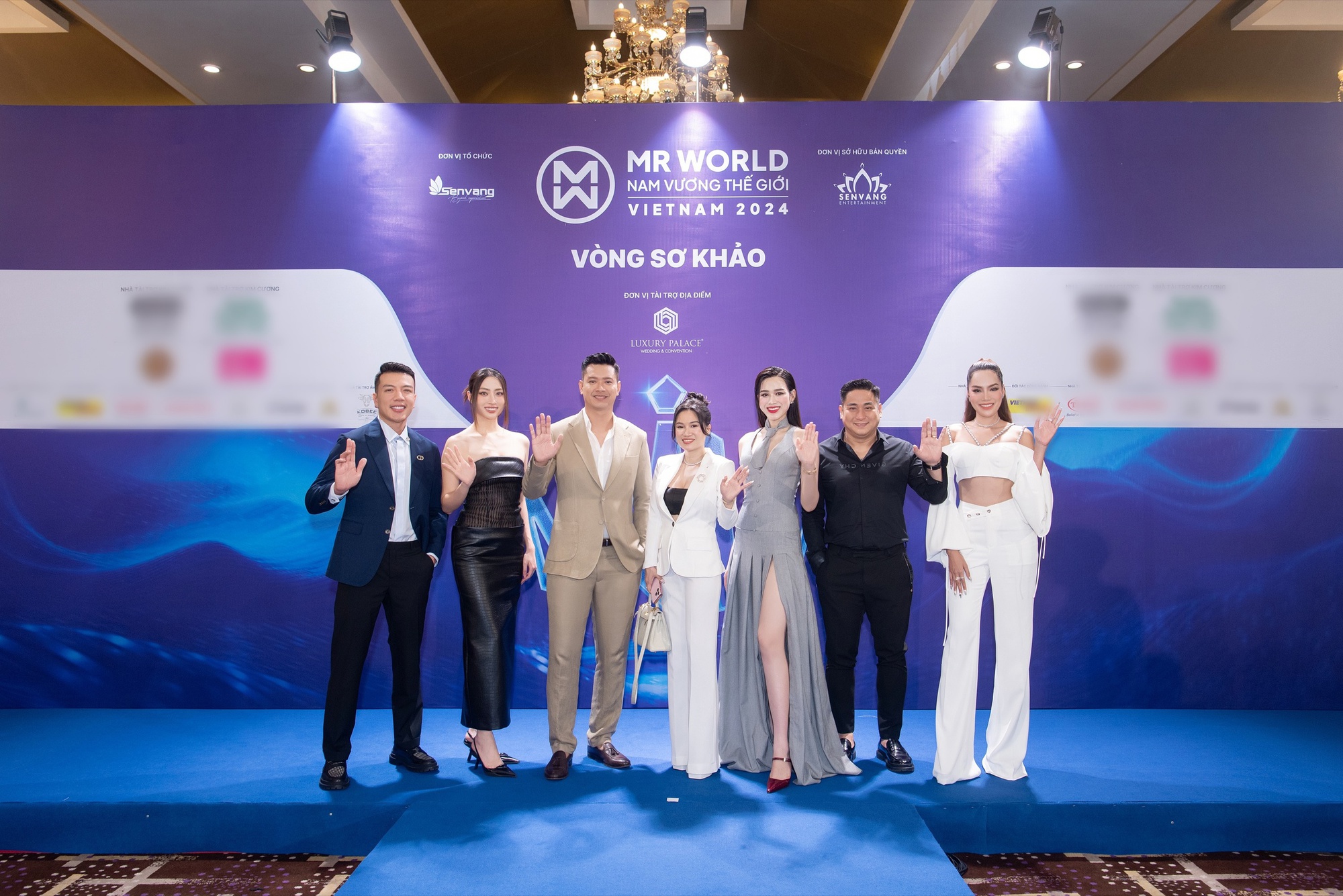 Đỗ Hà trưng trổ đôi chân đẹp nhất làng Hoa hậu, nhan sắc "cực cuốn" khi làm giám khảo Mr World Vietnam