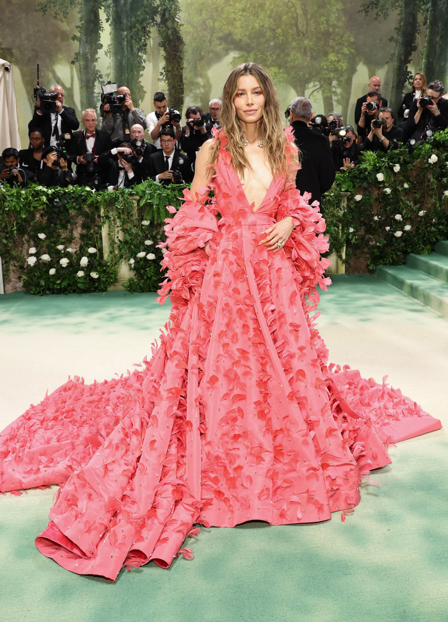 10 ngôi sao hóa thân thành "vườn hoa" đẹp nhất Met Gala 2024