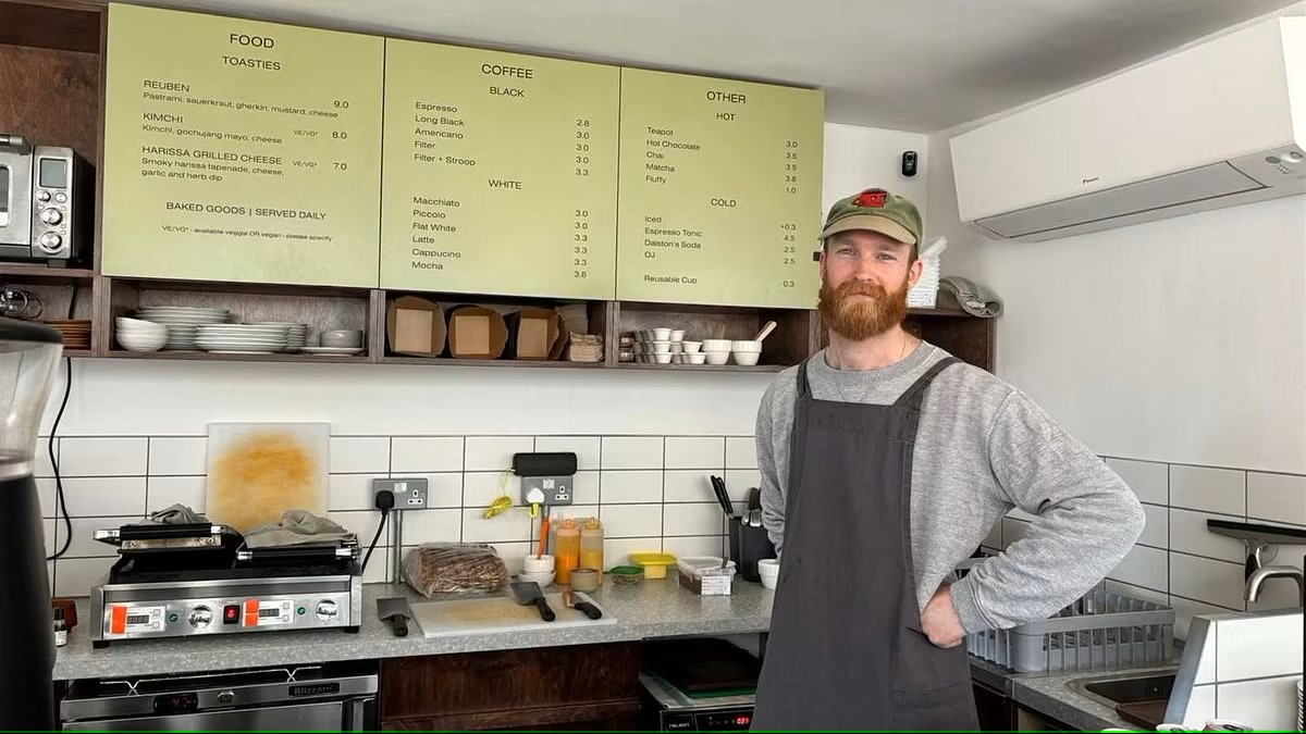 Có nên ra quán cafe học