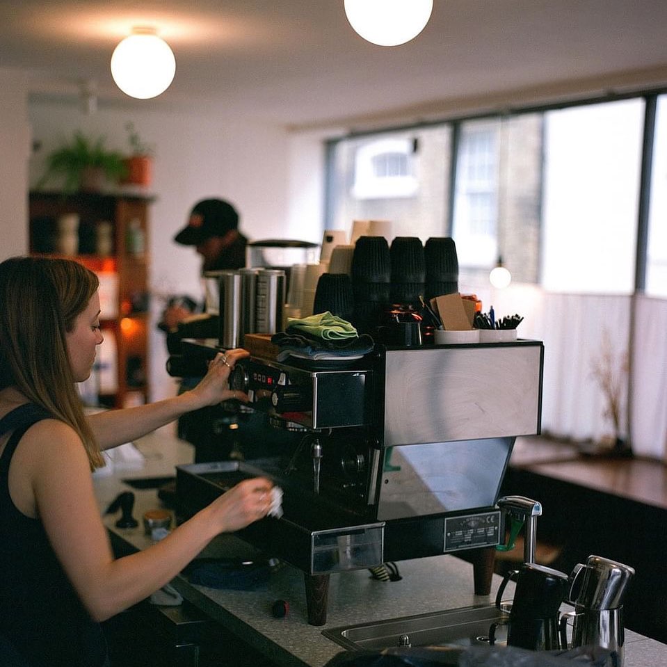 Có nên ra quán cafe học
