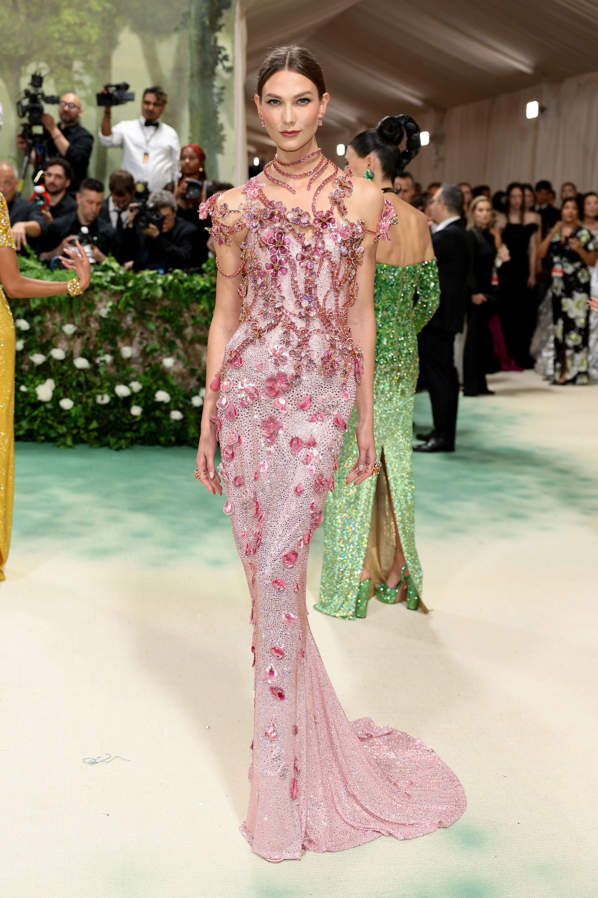 10 ngôi sao hóa thân thành "vườn hoa" đẹp nhất Met Gala 2024