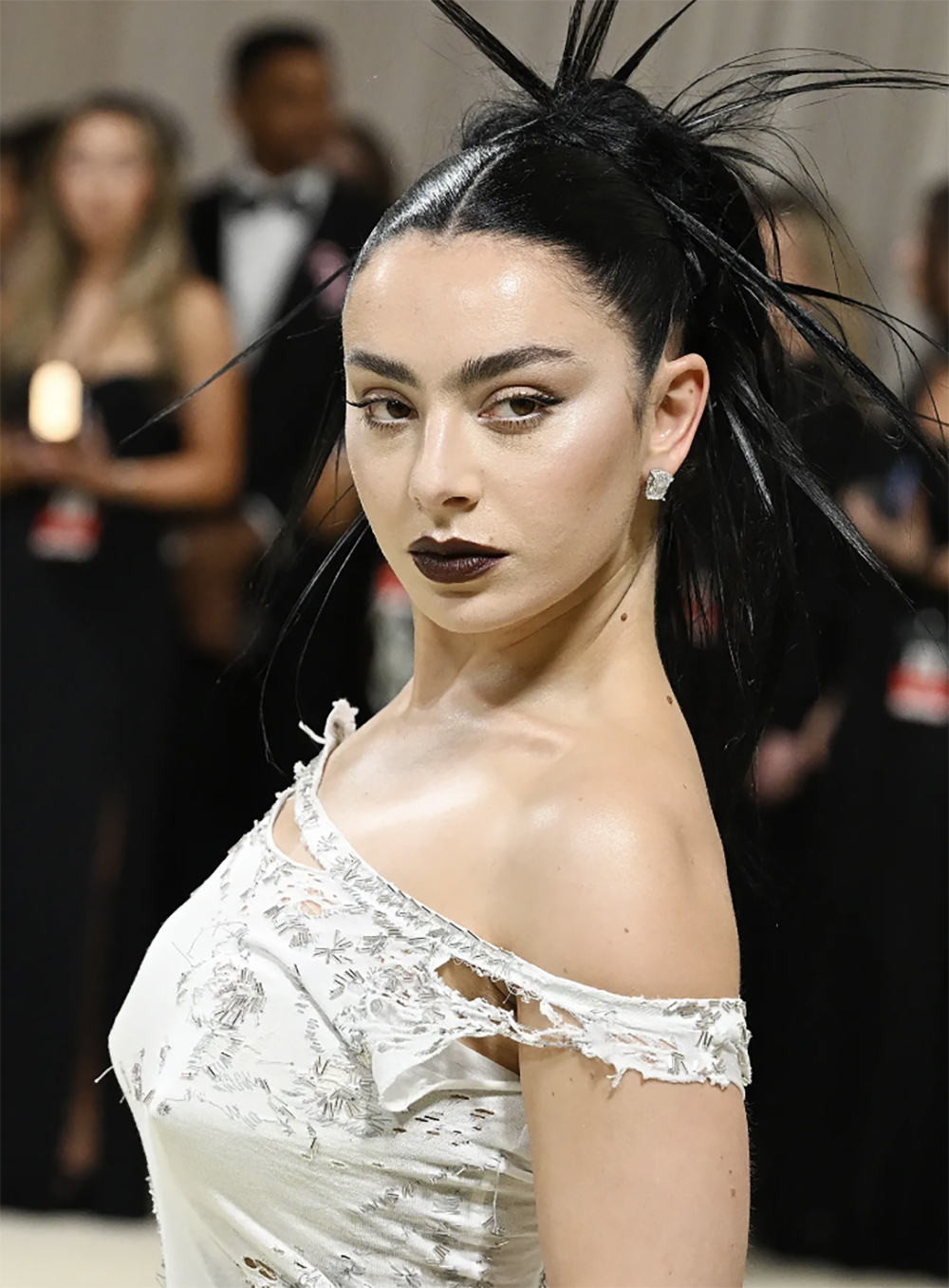 Phong cách trang điểm Goth chiếm lĩnh thảm xanh Met Gala 2024