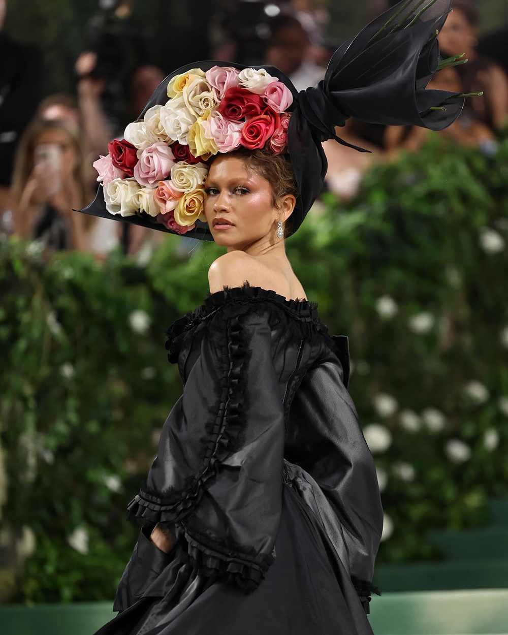 Đồng chủ tịch Met Gala 2024 Zendaya hậu thuẫn John Galliano