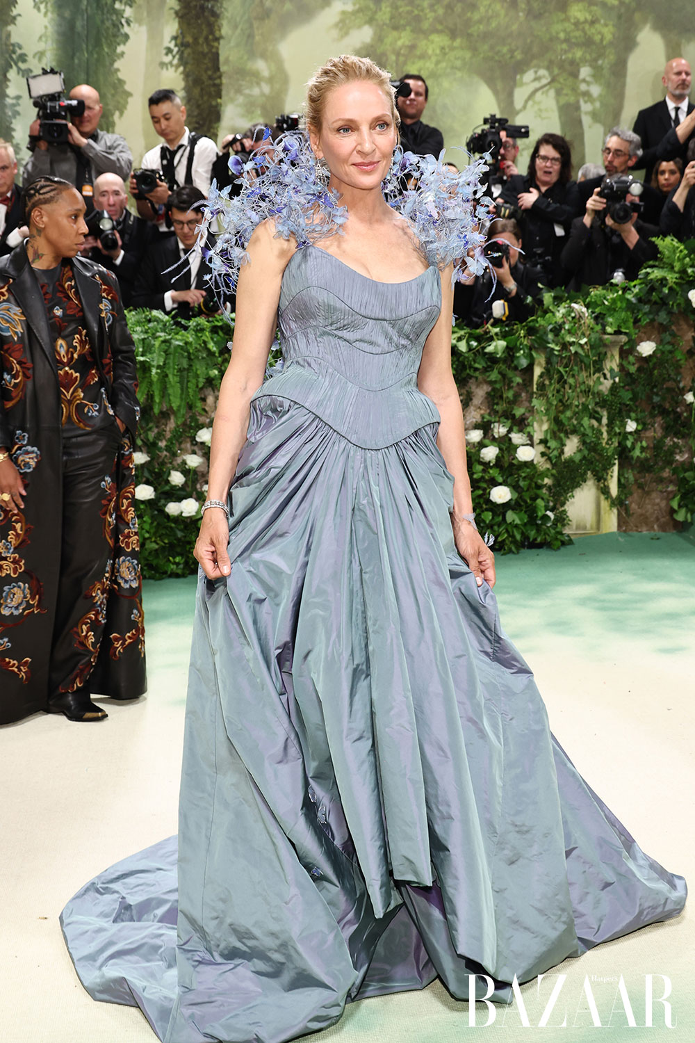Bruna Marquezine sánh vai huyền thoại Uma Thurman tại Met Gala 2024