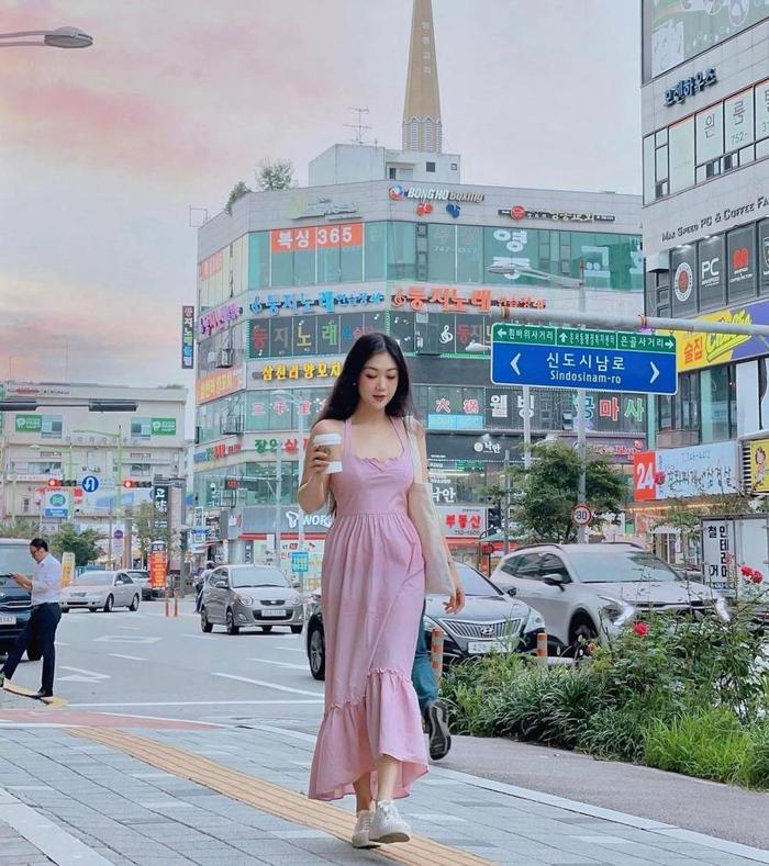 Cuộc sống sang chảnh của nữ tiếp viên trưởng từng "gây sốt" trên mạng