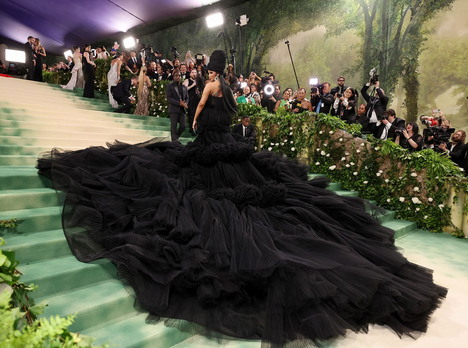 Những bộ cánh thời trang kỳ dị nhất thảm đỏ Met Gala 2024