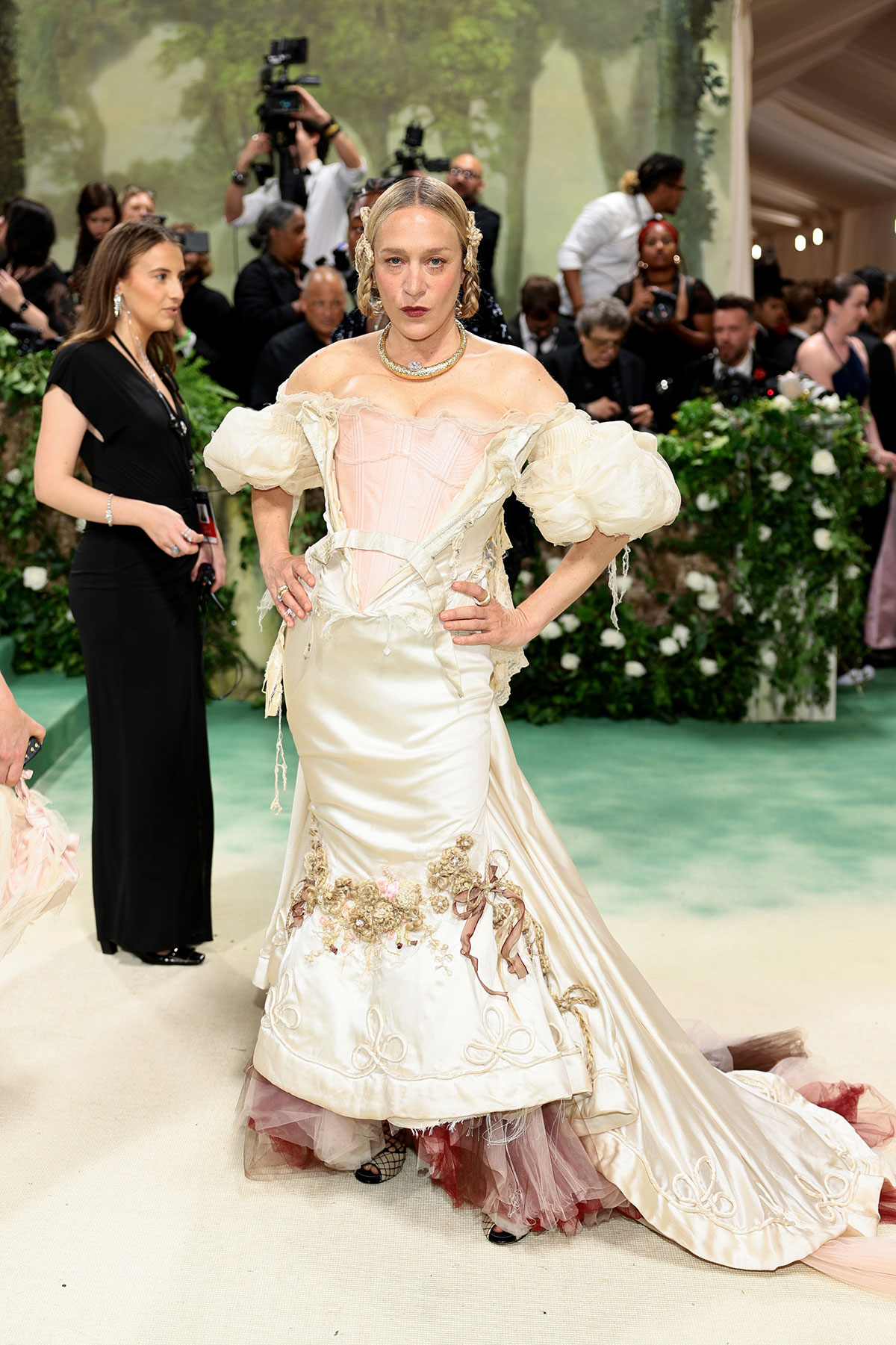 Những bộ cánh thời trang kỳ dị nhất thảm đỏ Met Gala 2024