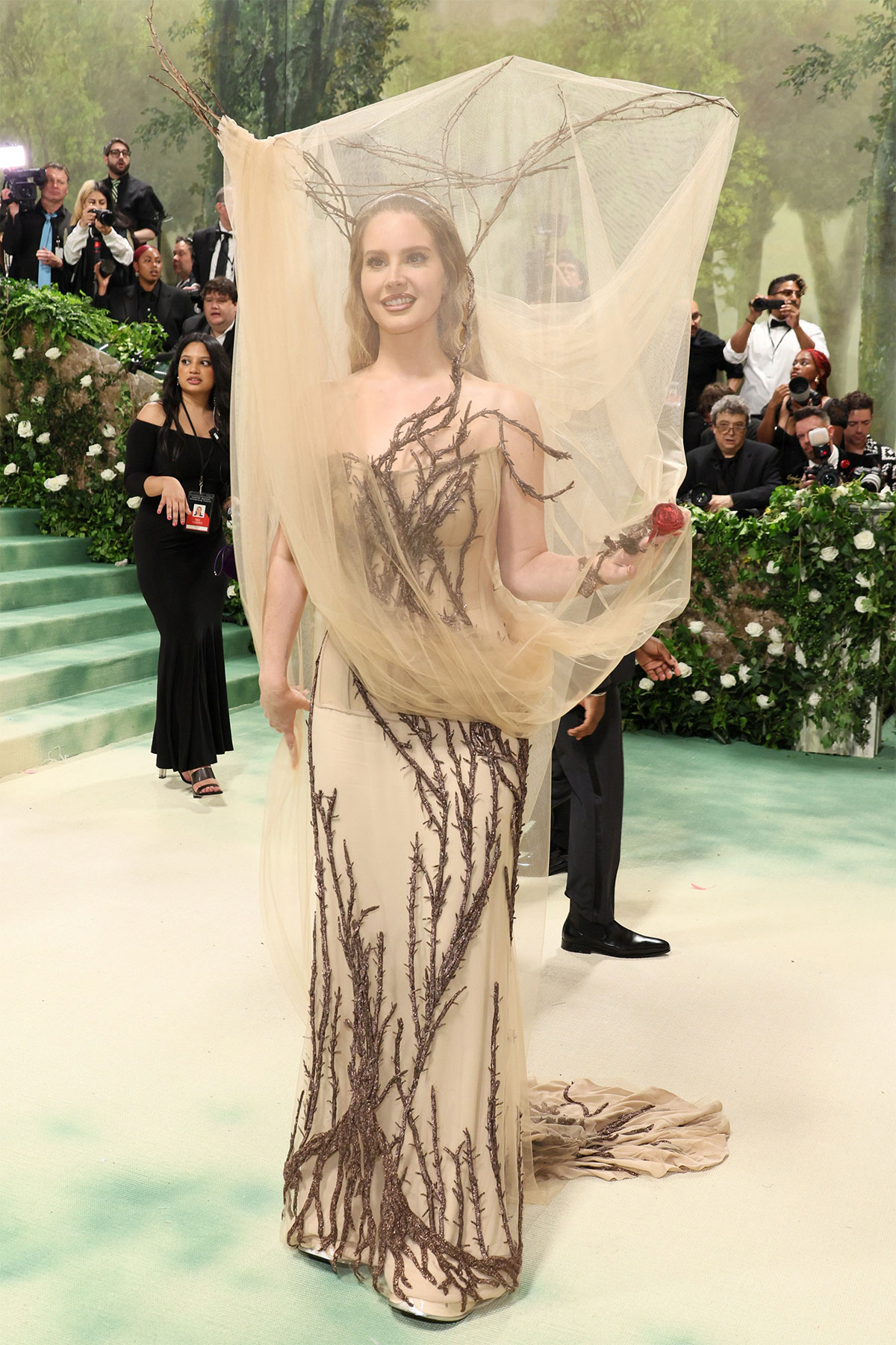 Những bộ cánh thời trang kỳ dị nhất thảm đỏ Met Gala 2024