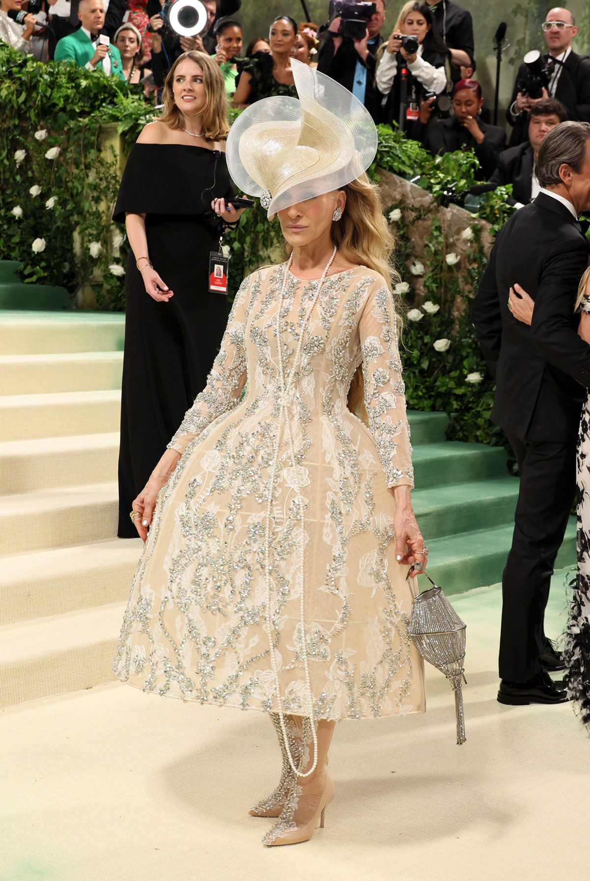 Những bộ cánh thời trang kỳ dị nhất thảm đỏ Met Gala 2024