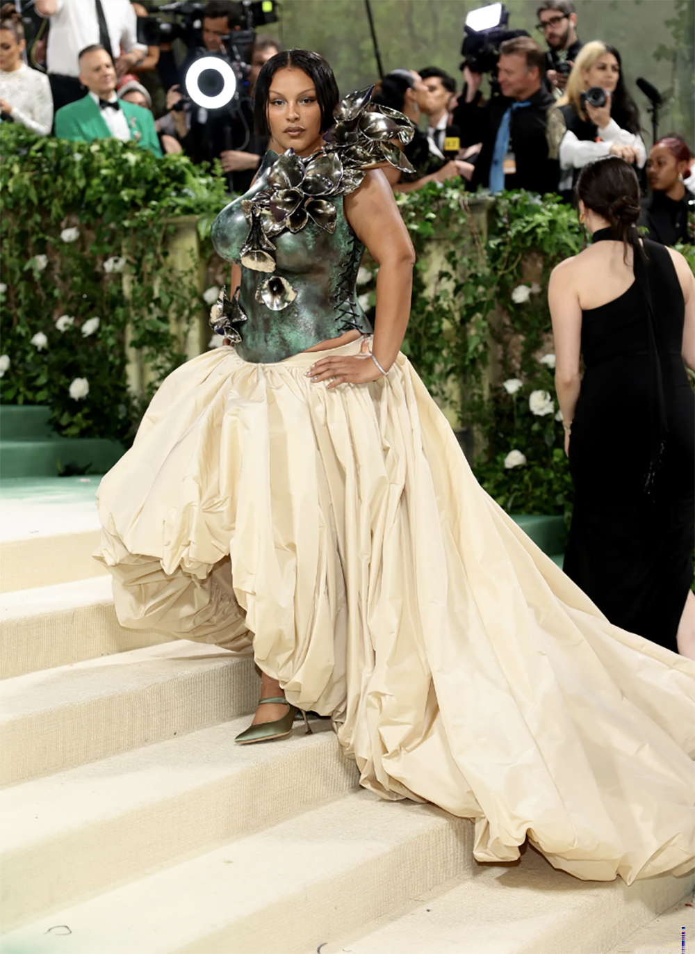 Những bộ cánh thời trang kỳ dị nhất thảm đỏ Met Gala 2024