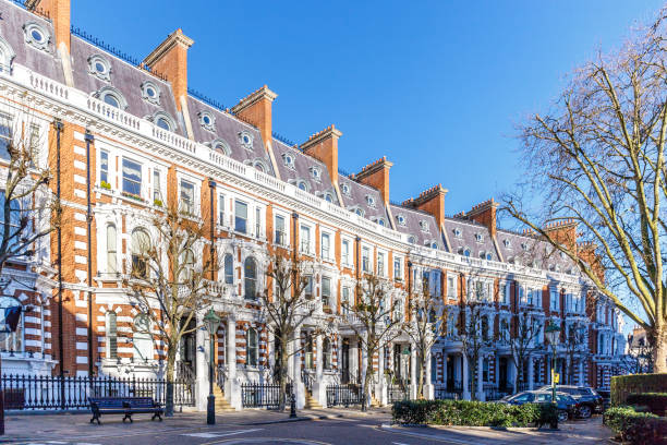 Giới siêu giàu London dùng bút máy kim cương, thuê giúp việc tốn 11 tỷ