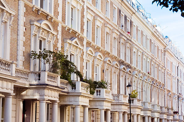 Giới siêu giàu London dùng bút máy kim cương, thuê giúp việc tốn 11 tỷ
