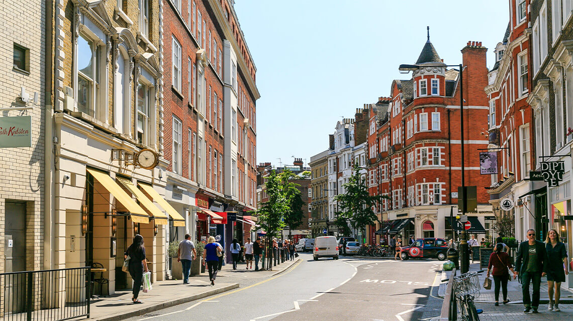 Giới siêu giàu London dùng bút máy kim cương, thuê giúp việc tốn 11 tỷ