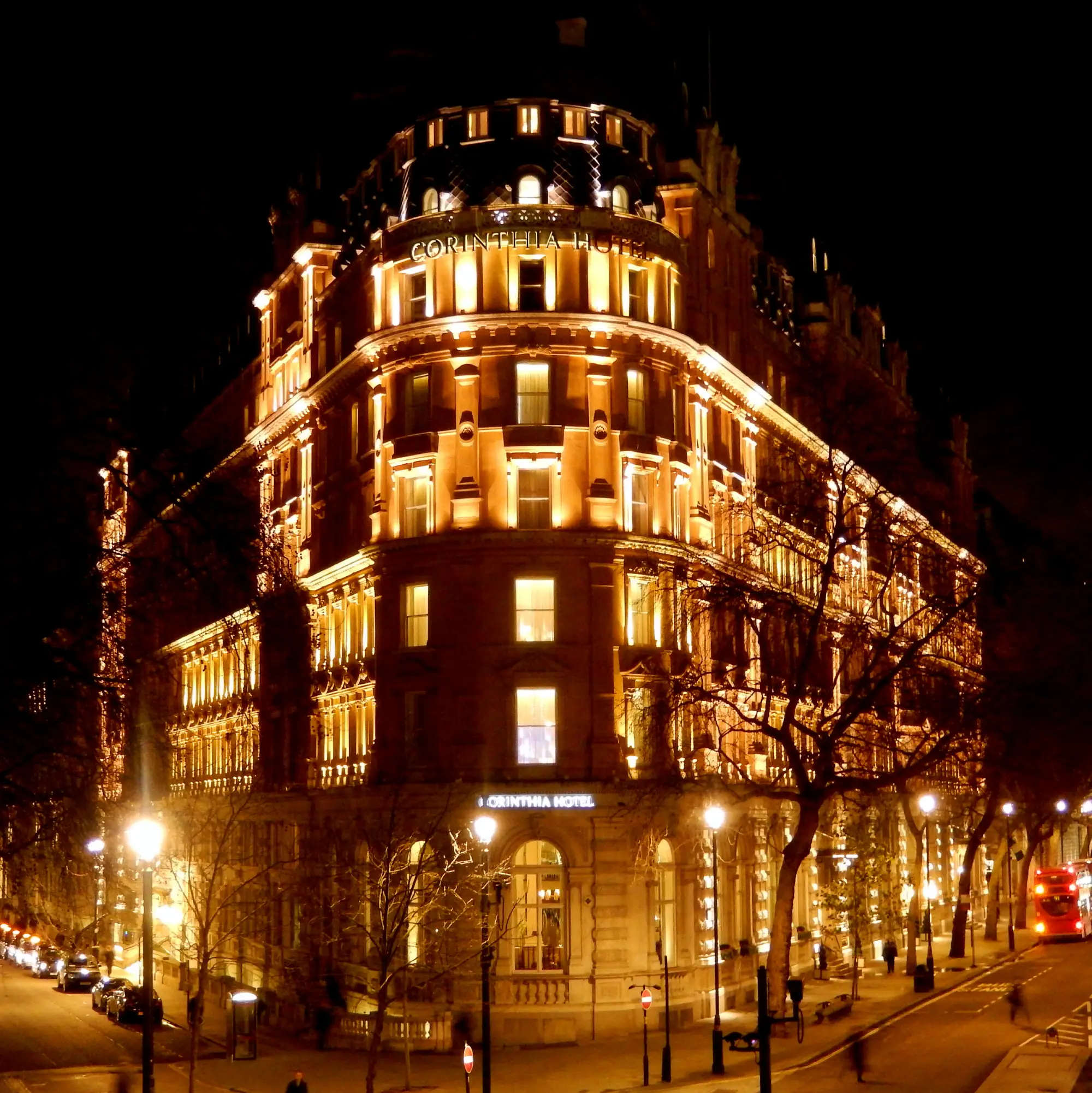 Giới siêu giàu London dùng bút máy kim cương, thuê giúp việc tốn 11 tỷ
