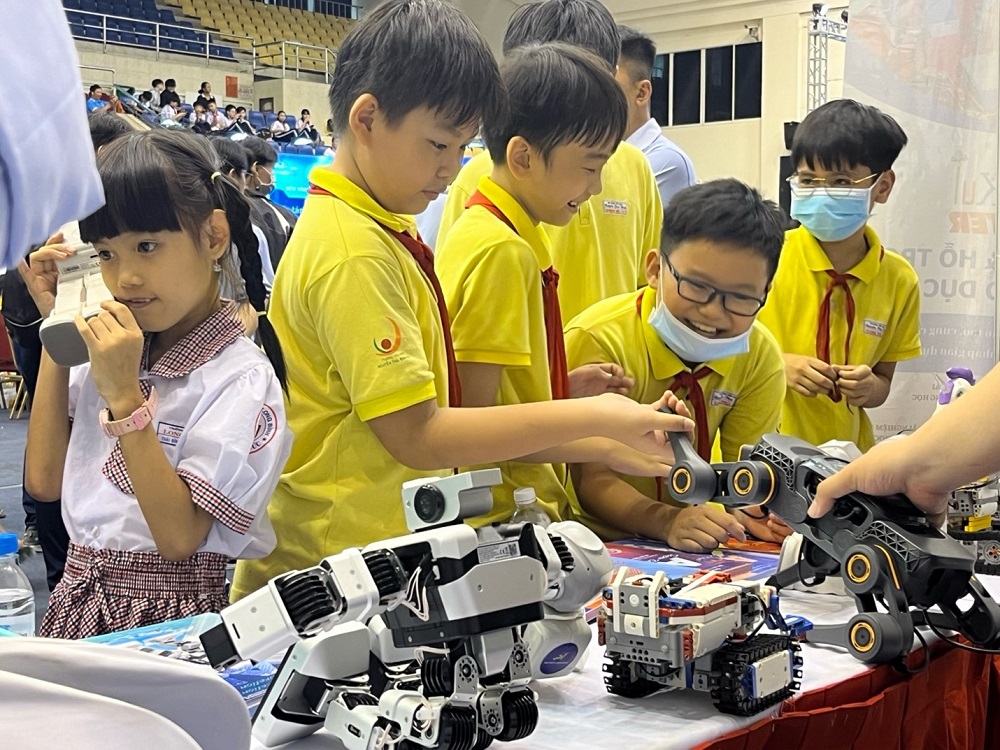 Cuộc thi “ROBO G 2024” trên toàn quốc với chủ đề “KHÁM PHÁ AI”.