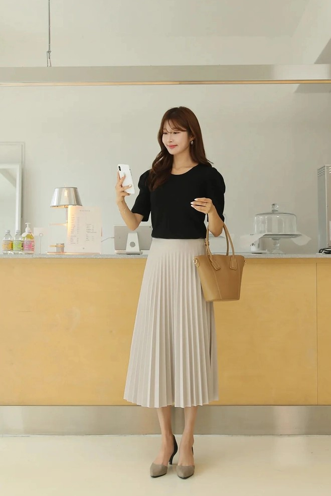 5 mẫu chân váy công sở đẹp thanh lịch dành cho quý cô trên 40 tuổi