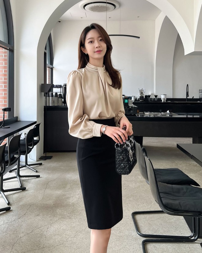 5 mẫu chân váy công sở đẹp thanh lịch dành cho quý cô trên 40 tuổi