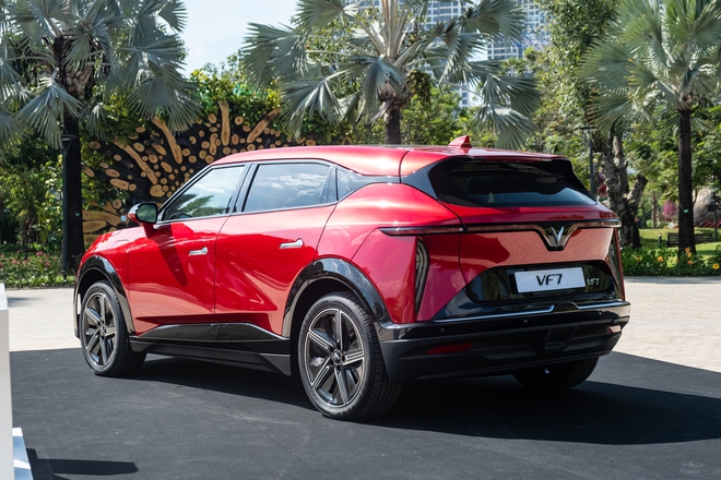 VinFast VF7