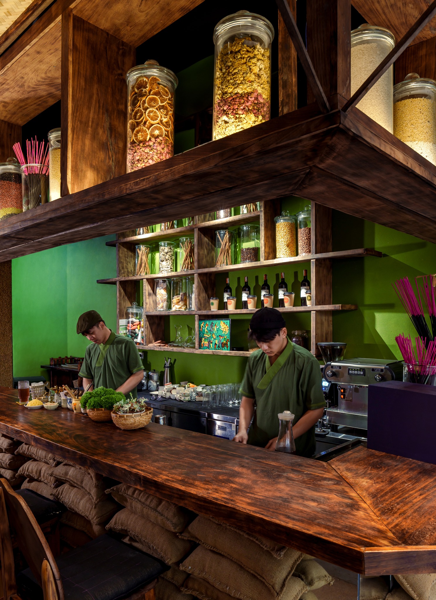 Dāna Vegan House – Hơn cả một nhà hàng chay