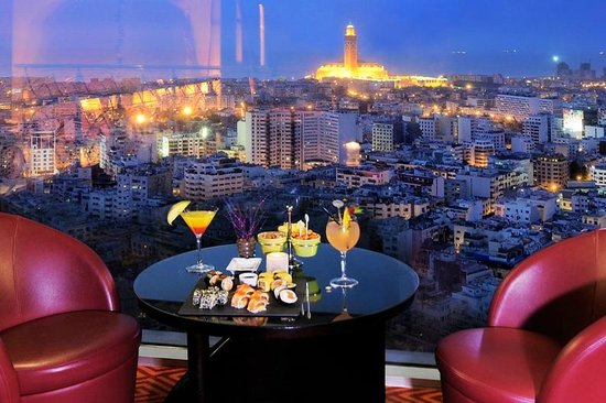 Thưởng thức trà chiều và bao trọn Sài Gòn vào tầm mắt trên Sky 28