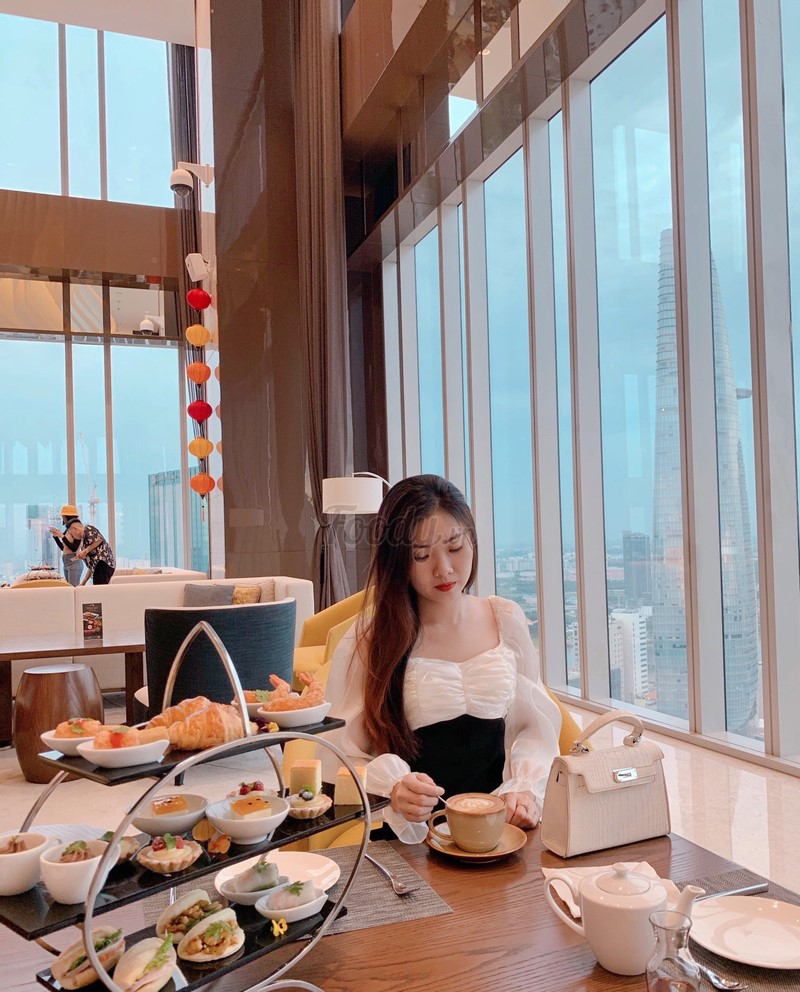 Thưởng thức trà chiều và bao trọn Sài Gòn vào tầm mắt trên Sky 28