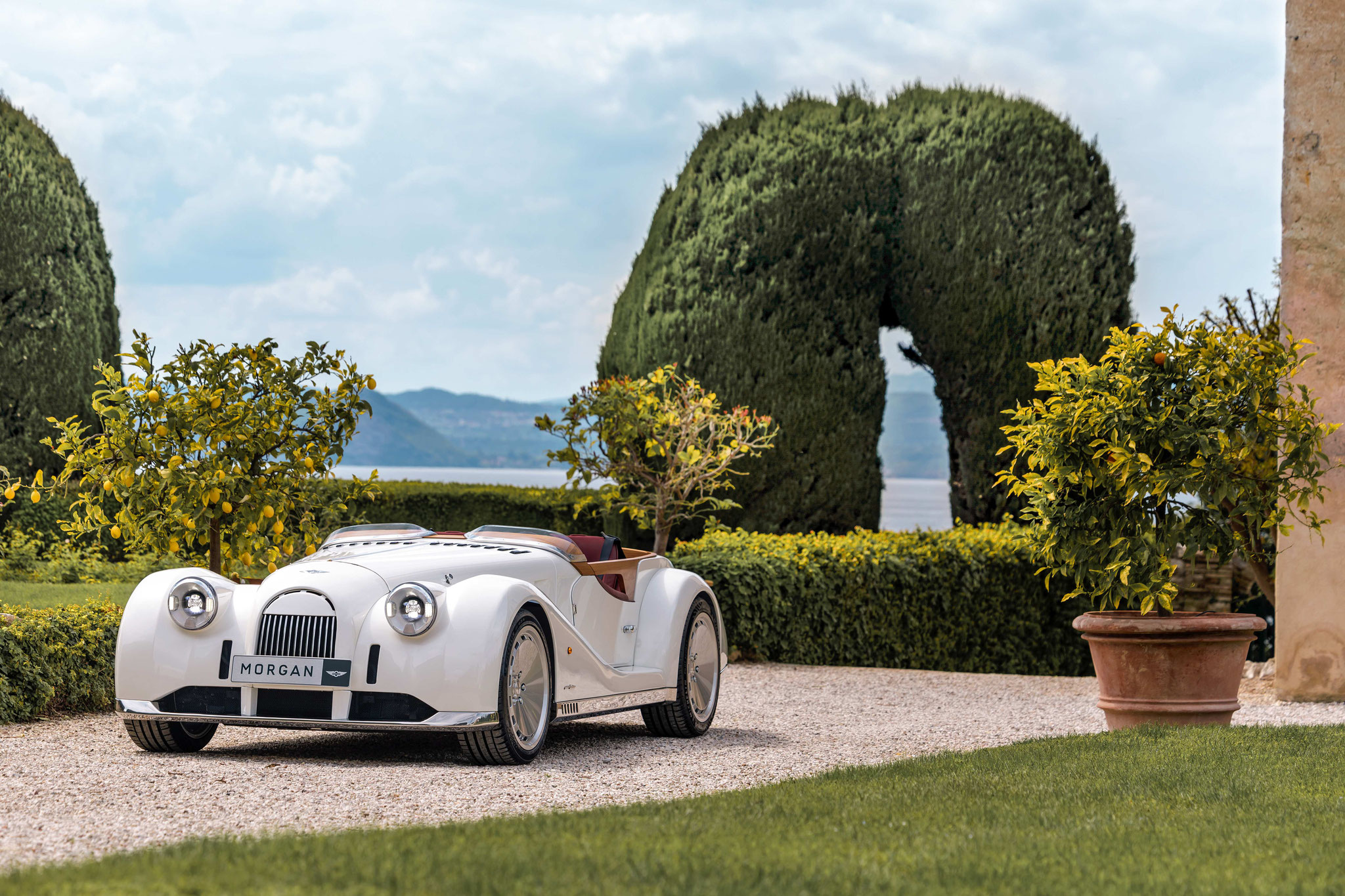 Morgan và Pininfarina hợp tác tạo nên Midsummer - Siêu phẩm với hơn 250 giờ chế tạo