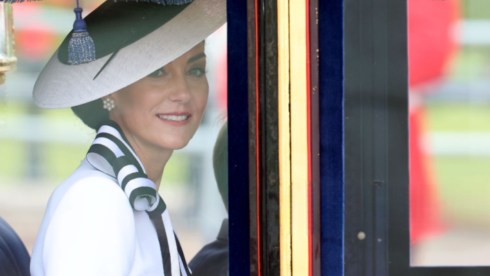 Công nương Kate Middleton tái xuất hiện thanh lịch trong ngày sinh nhật Vua Charles III