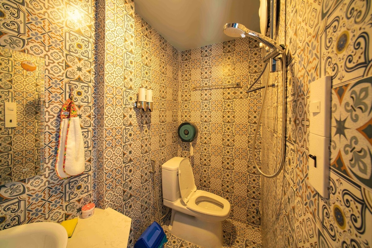 Khách sạn con nhộng