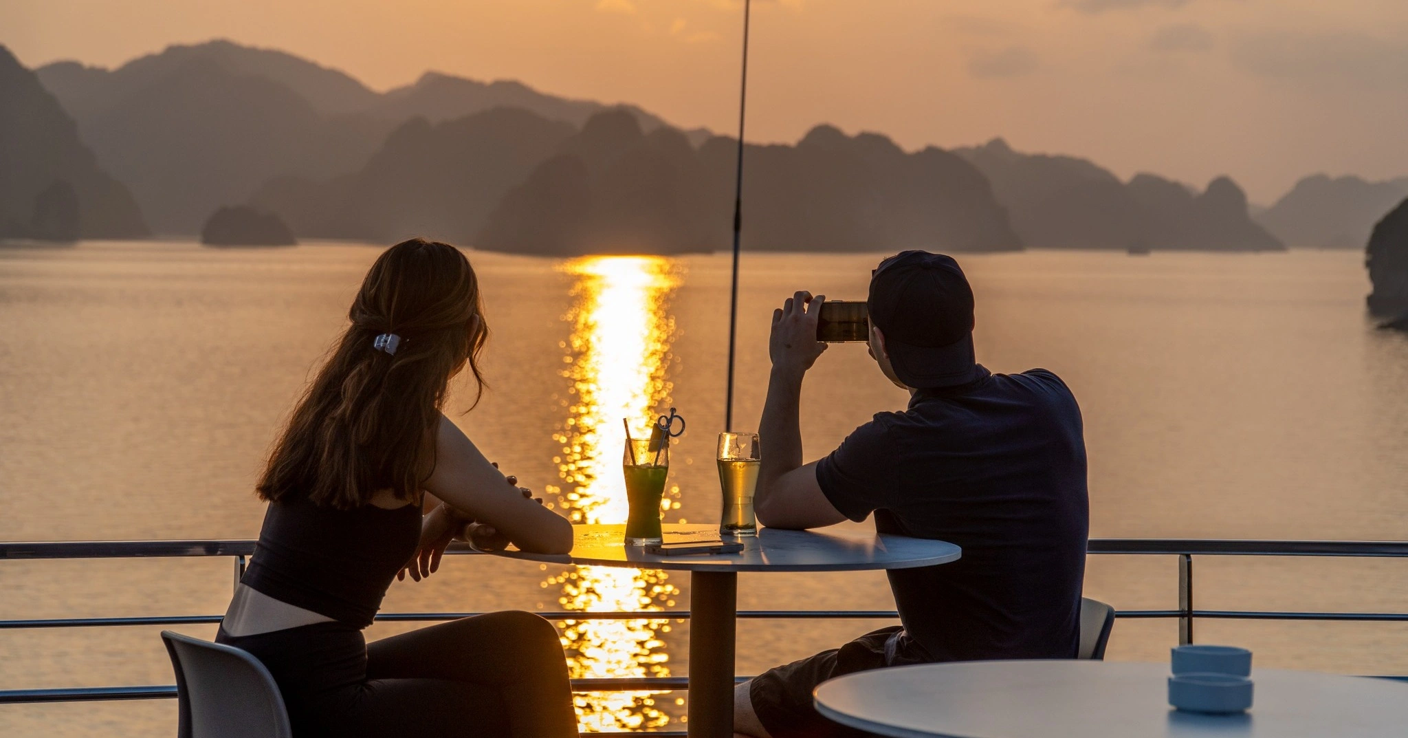 Trải nghiệm sang chảnh với du thuyền trên Vịnh Hạ Long