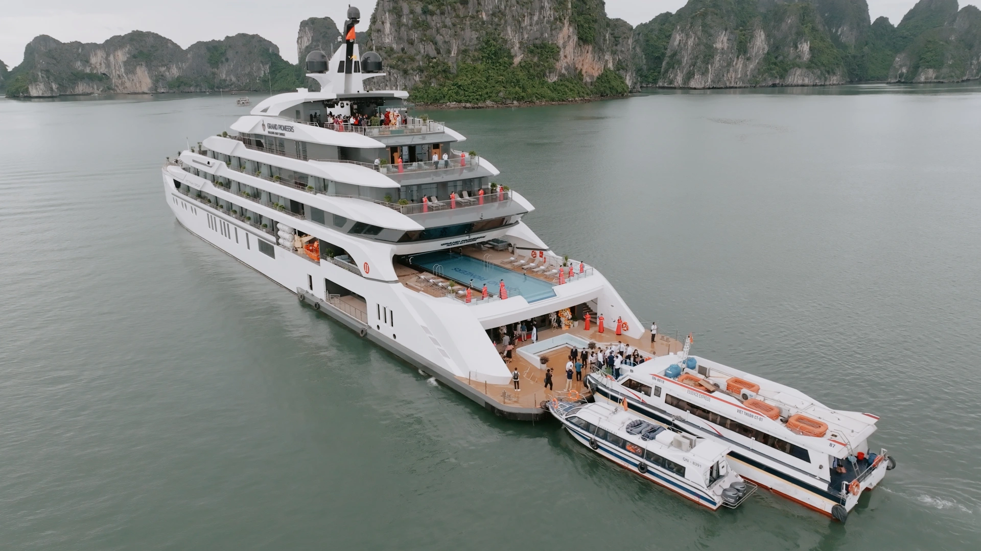 "Hút" khách tỷ phú đến Quảng Ninh bằng tour du thuyền cao cấp