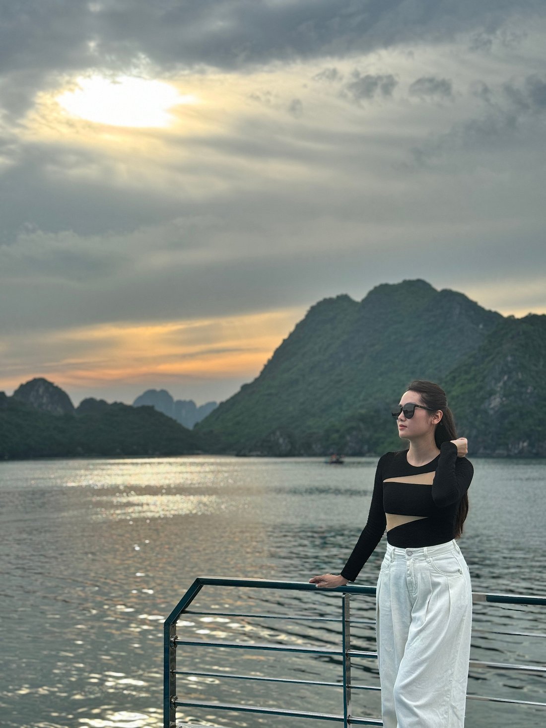 "Hút" khách tỷ phú đến Quảng Ninh bằng tour du thuyền cao cấp