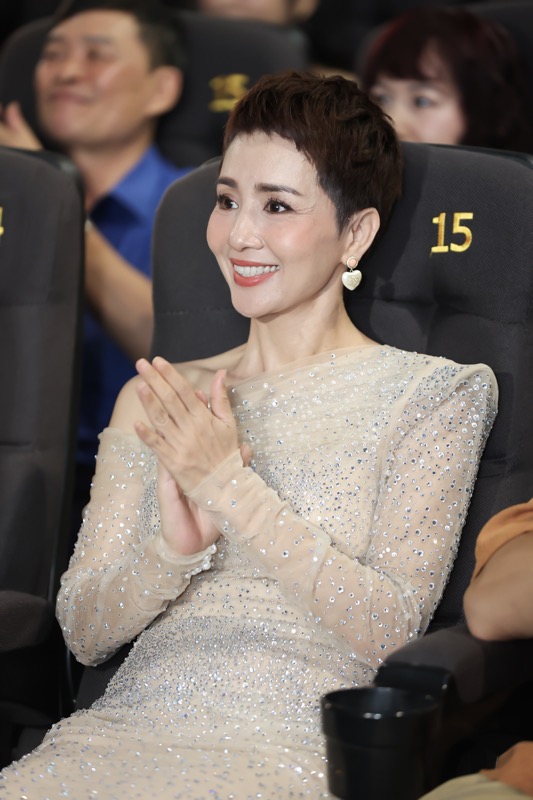 Thúy Hiền khóc khi nghe ca khúc chồng cũ sáng tác cho Tùng Dương