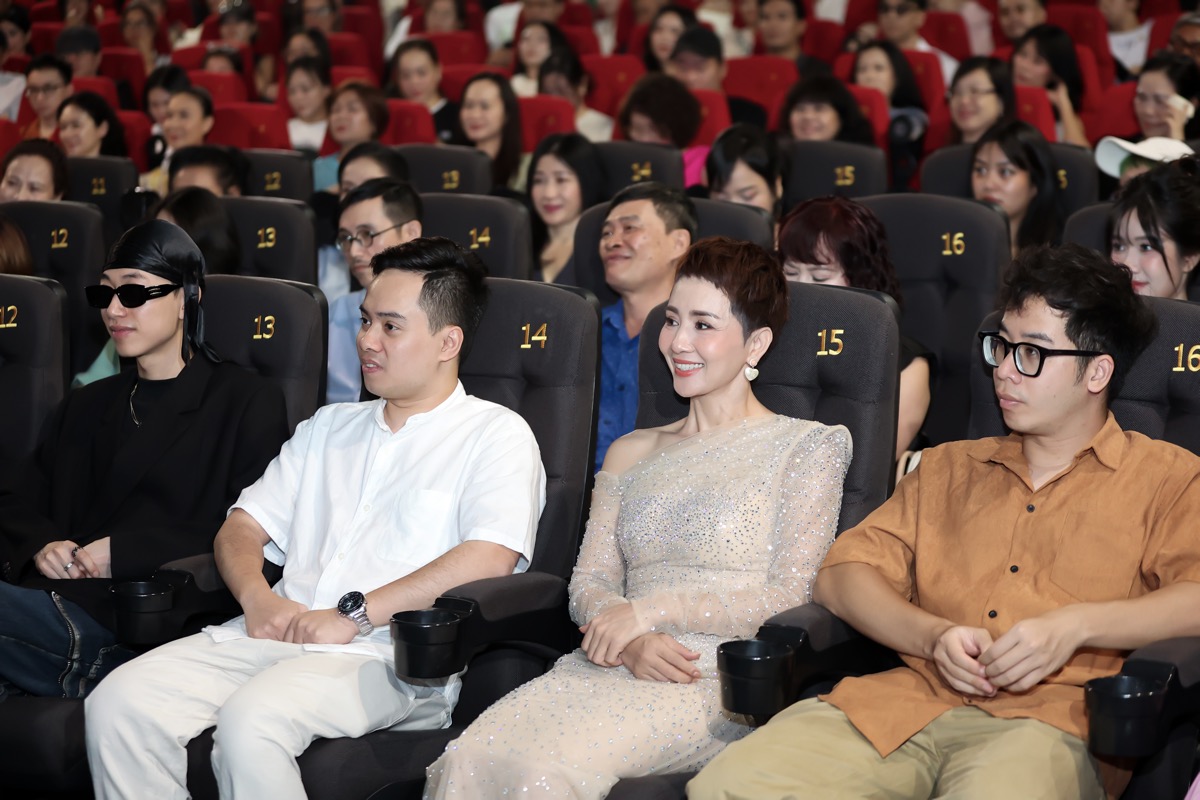 Thúy Hiền khóc khi nghe ca khúc chồng cũ sáng tác cho Tùng Dương