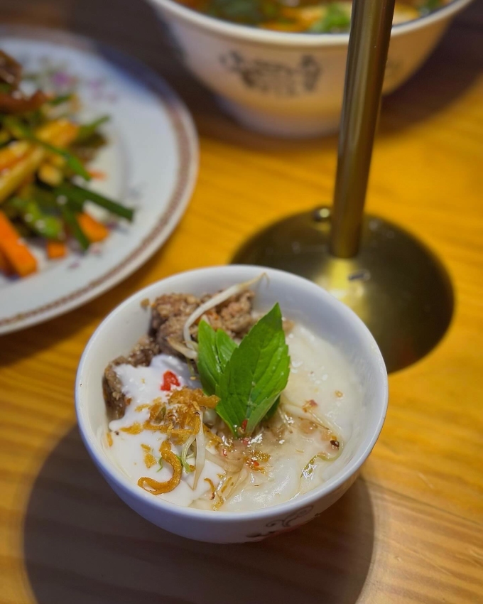 Nhà hàng chay 'phải chờ cả tiếng' của Ngô Thanh Vân