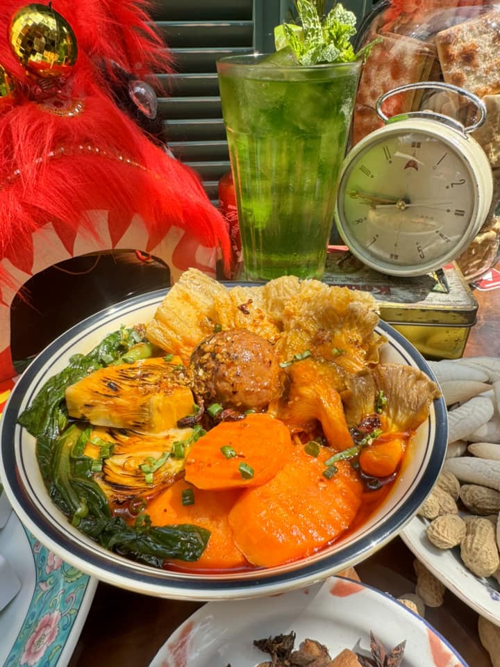 Nhà hàng chay 'phải chờ cả tiếng' của Ngô Thanh Vân
