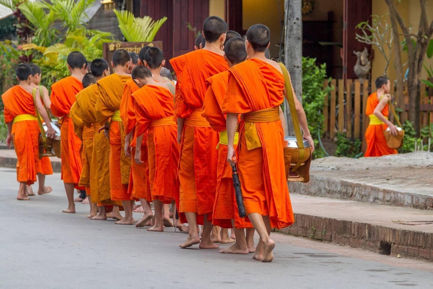 Có nên du lịch Lào