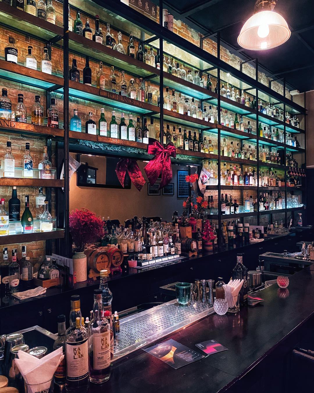5 speakeasy bar phù hợp để “thả trôi” cảm xúc tại TPHCM
