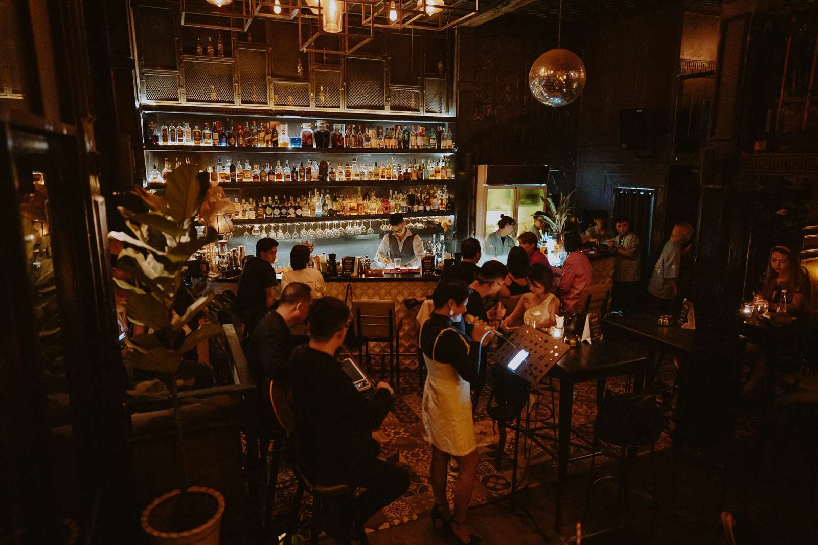 5 speakeasy bar phù hợp để “thả trôi” cảm xúc tại TPHCM