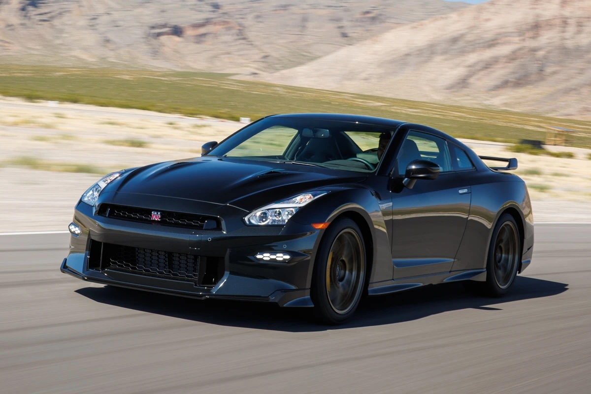Nissan GT-R T-spec Takumi Edition giá hơn 150.000 USD