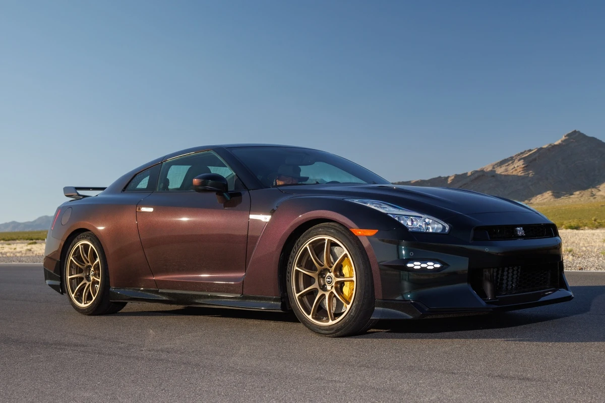 Nissan GT-R T-spec Takumi Edition giá hơn 150.000 USD