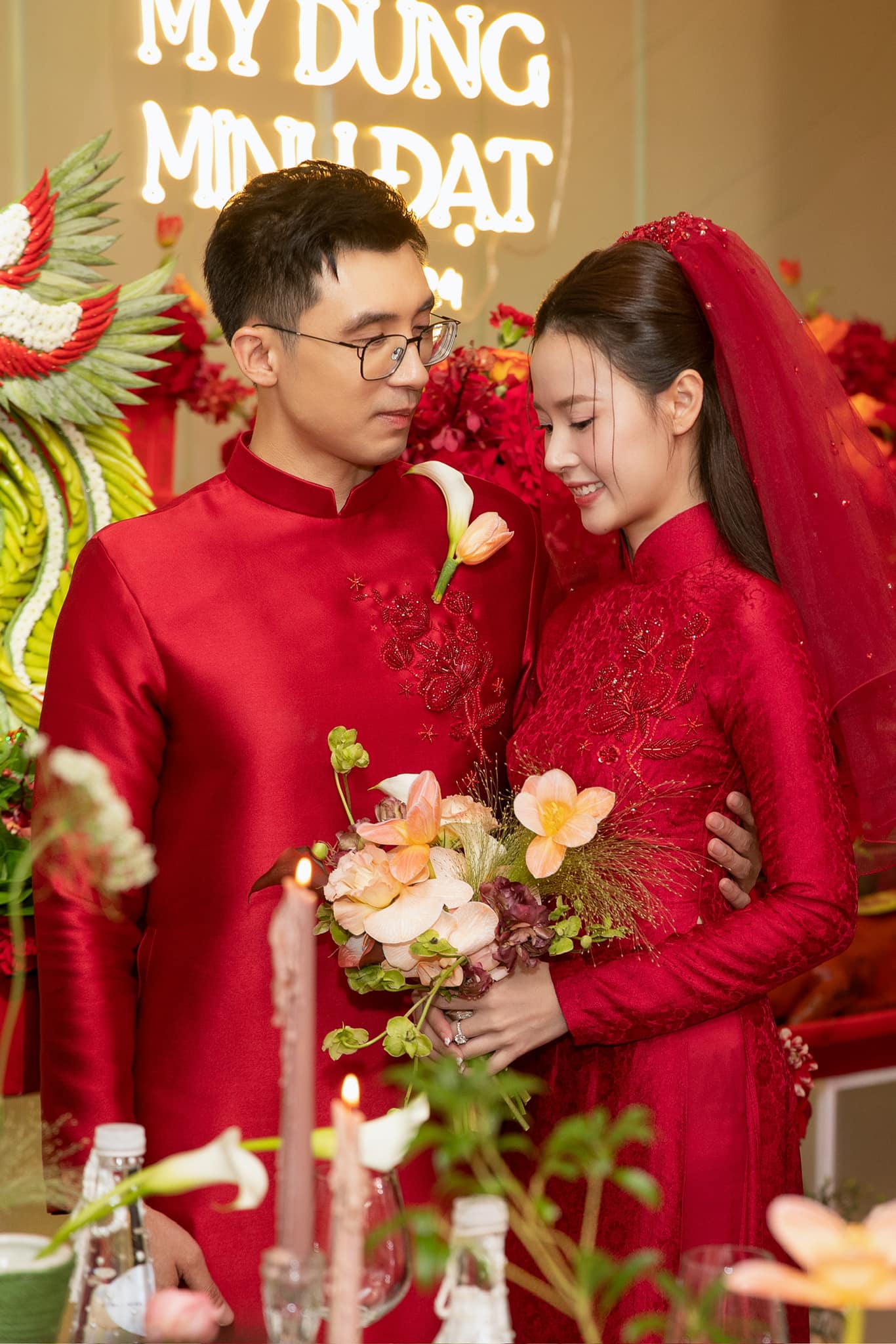 Vừa dắt tay Midu bước vào biệt thự hào môn, mẹ thiếu gia Minh Đạt loay hoay làm 1 hành động gây bất ngờ