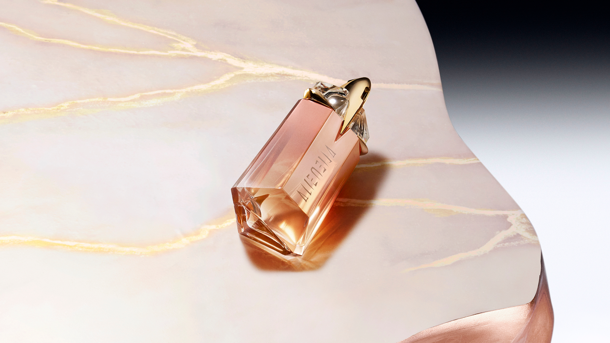 Mugler Alien Goddess Supra Florale - hiện thân của một bông hoa phi thường
