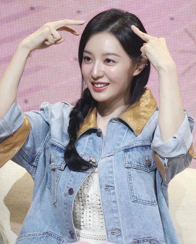 Kim Ji Won fan meeting