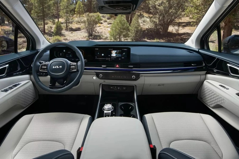 Kia Carnival 2025 nâng cấp nhẹ thiết kế, thêm biến thể hybrid