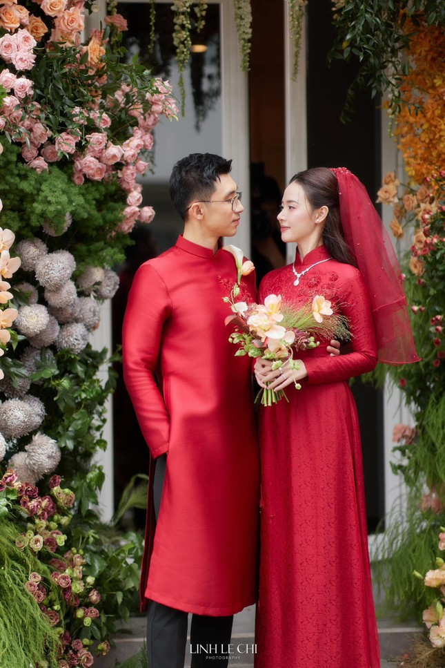 Hoa cưới của cô dâu Midu từ đám hỏi đến đám cưới đều có điểm đặc biệt