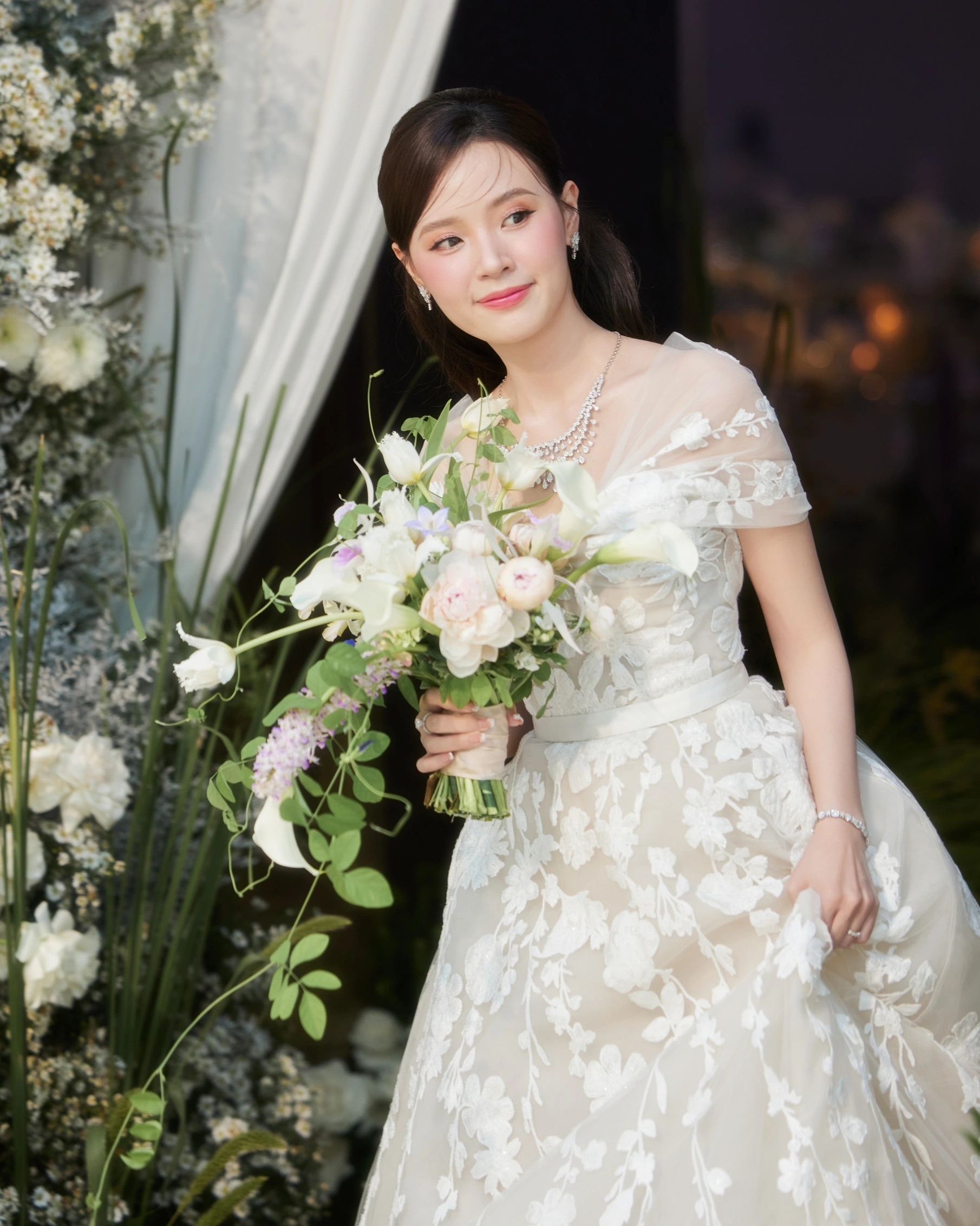 Đám cưới Midu và chồng thiếu gia: Dàn sao lộng lẫy, không gian xa hoa