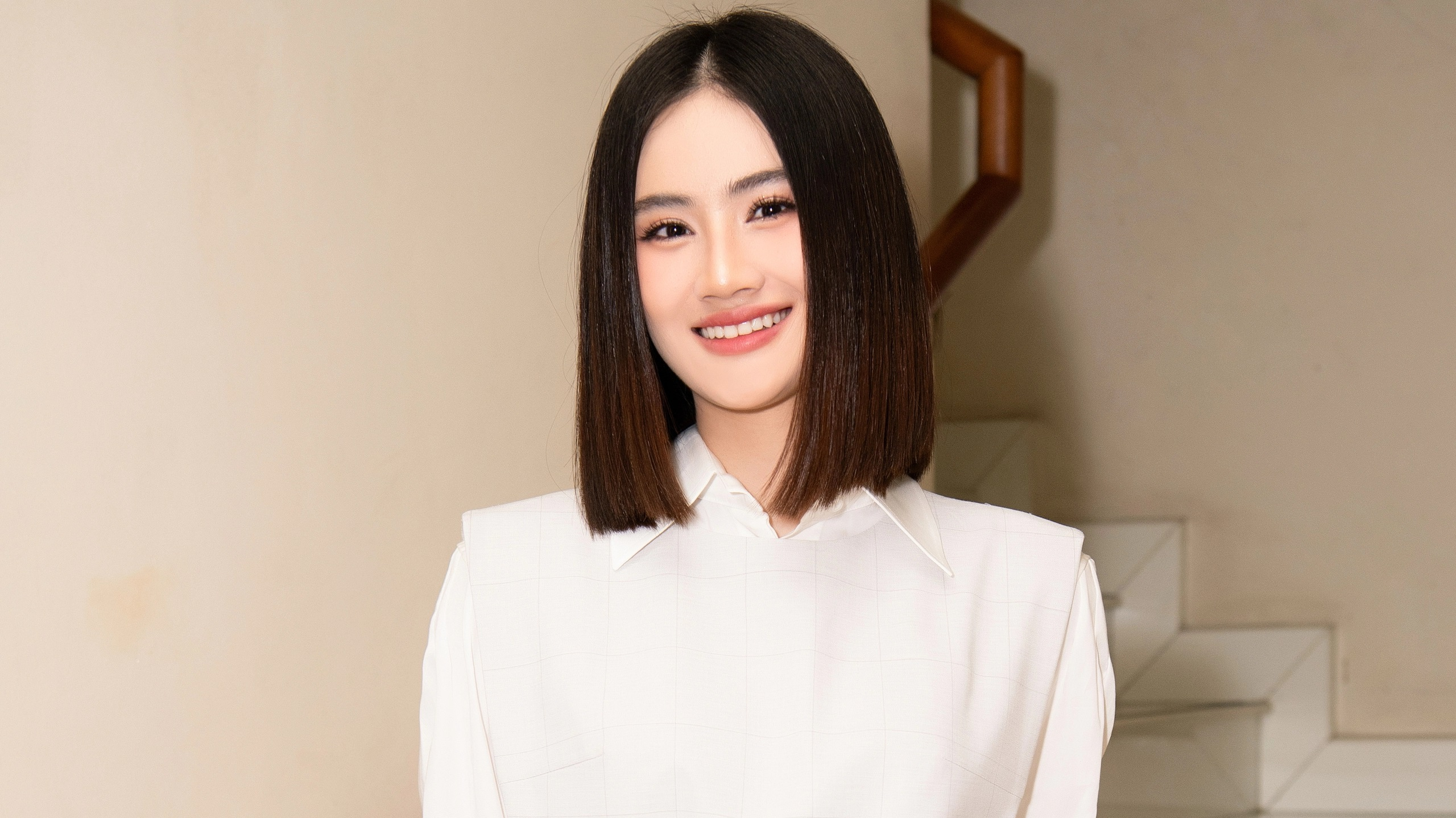 Hoa hậu Ý Nhi làm gì khi hiếm hoi trở về Việt Nam, trước thềm thi Miss World 2025?